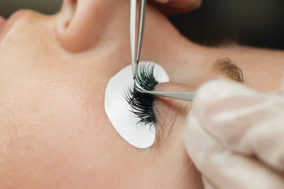 Keep ’Em Separated: NovaLash Eyelash Extension How-To