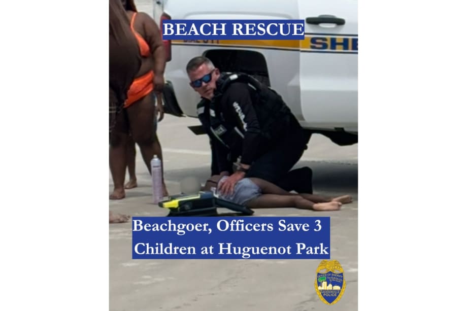 Florida Officers Help Rescue Drowning Children at Beach