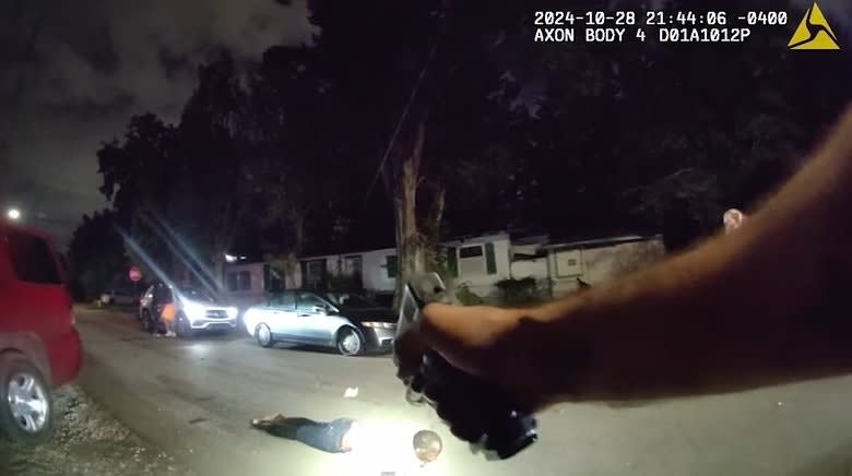 Video: Florida Officers Fatally Shoot Man Attempting to Stab People at Carjacking Scene
