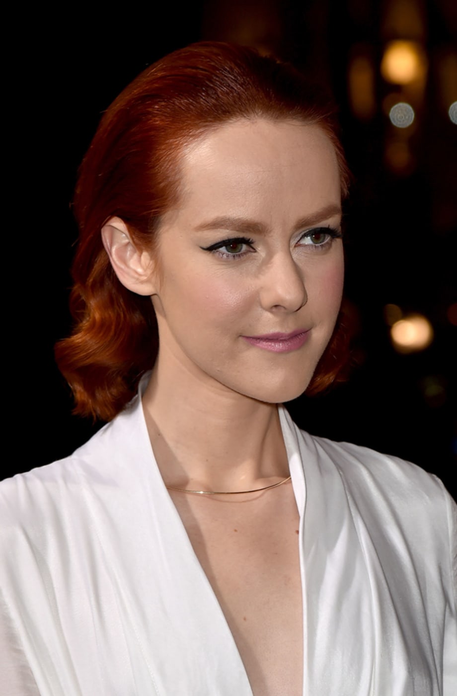 How-To: Jena Malone's Classic Hollywood Waves
