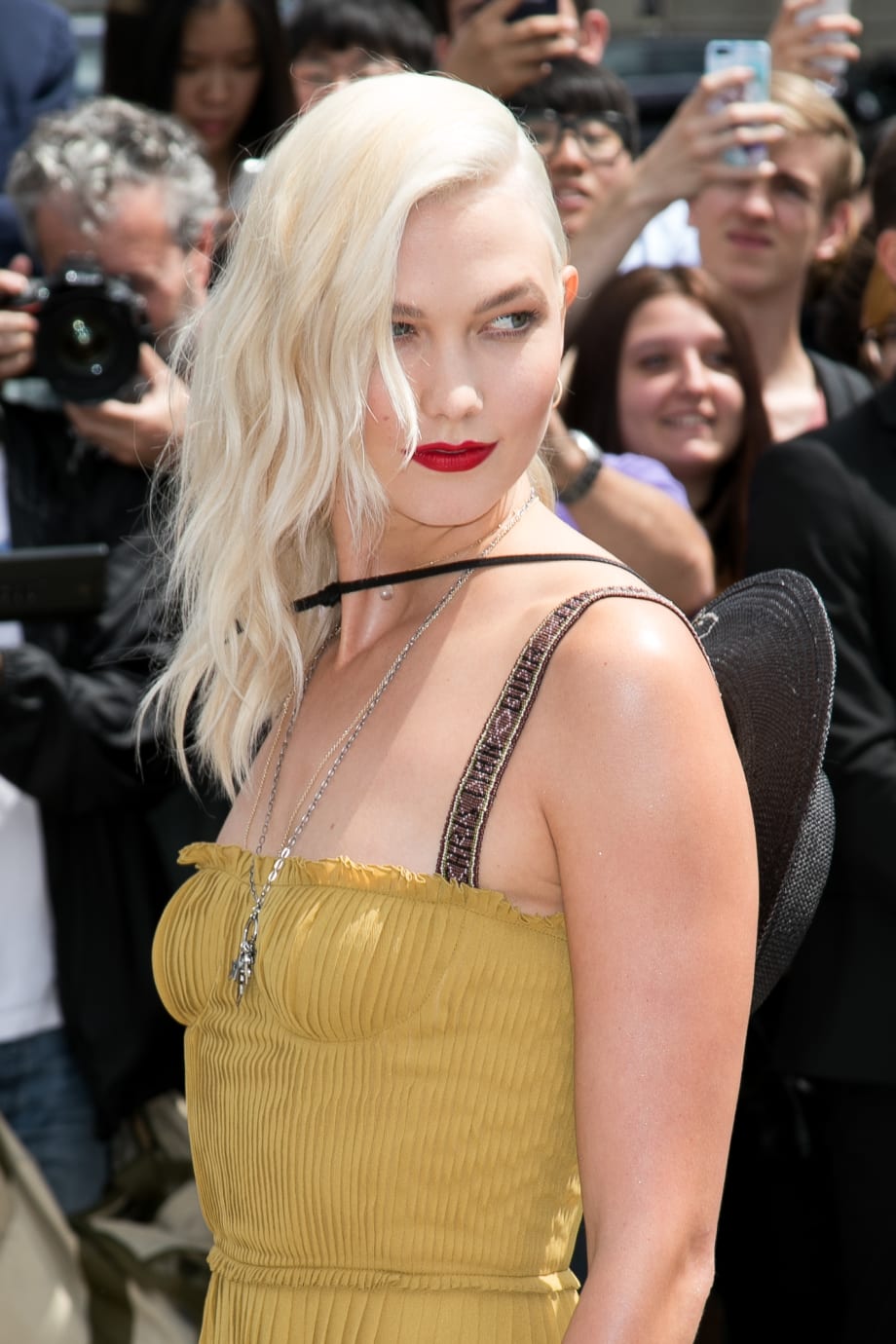 Leveling Up: Why Platinum Blonde Will Remain the Cool-Girl Color for 2018