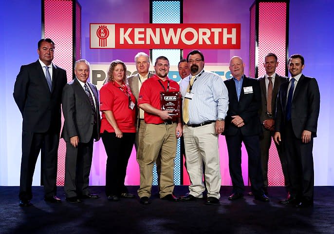 Bus, Truck Parts Dealers Honored