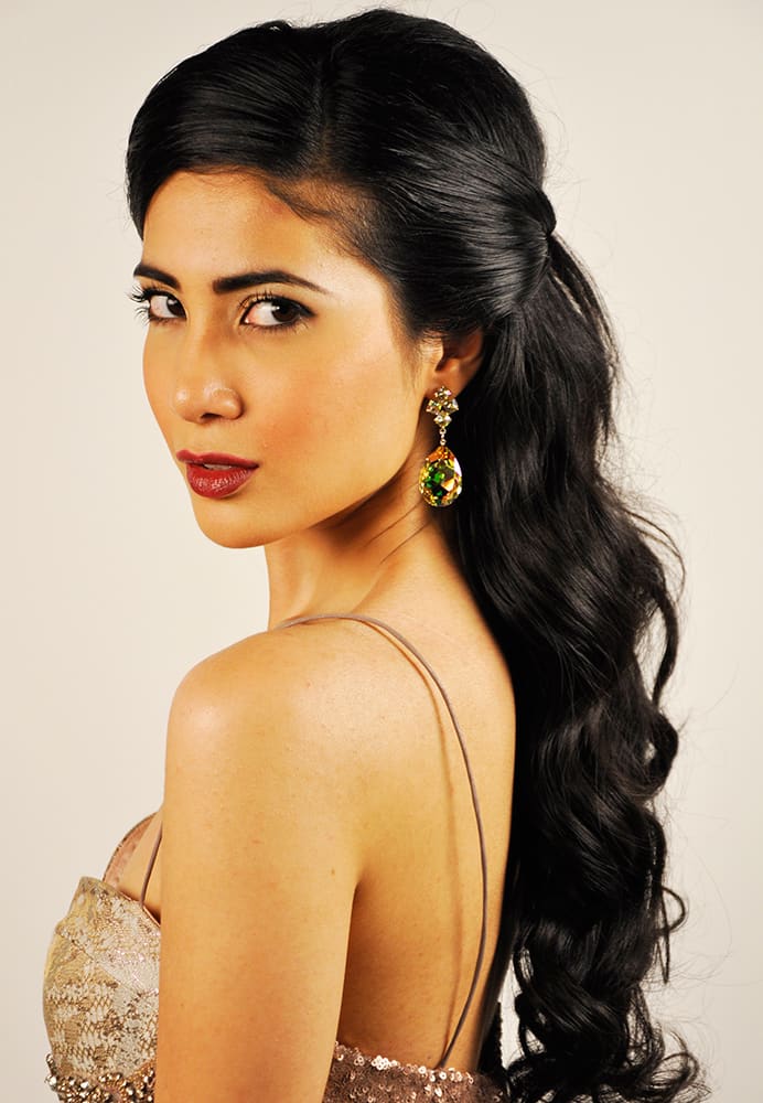 HOW-TO: Classic Half-Up Half-Down Style
