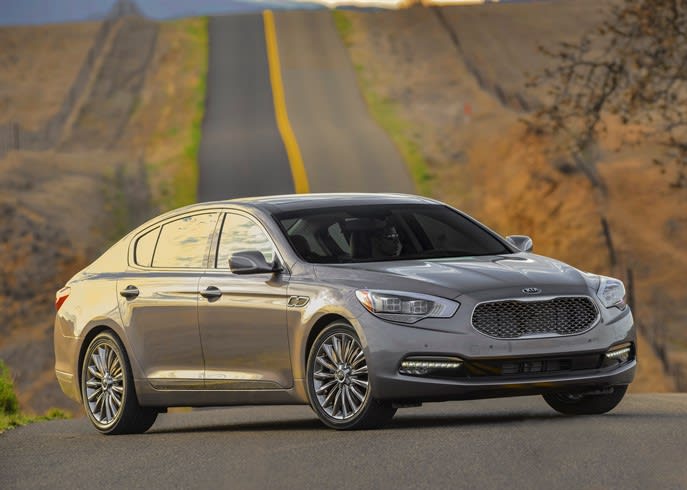 Kia Recalls K900 Sedans for Headlights