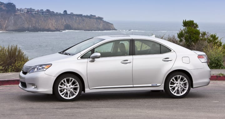 Lexus 2010 HS 250h Receives Five Star Rating for Crash Tests