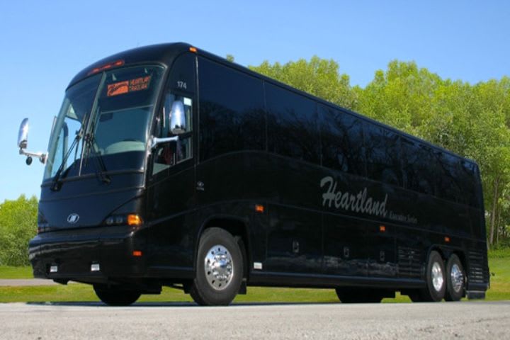 MCI delivers to Heartland Trailways