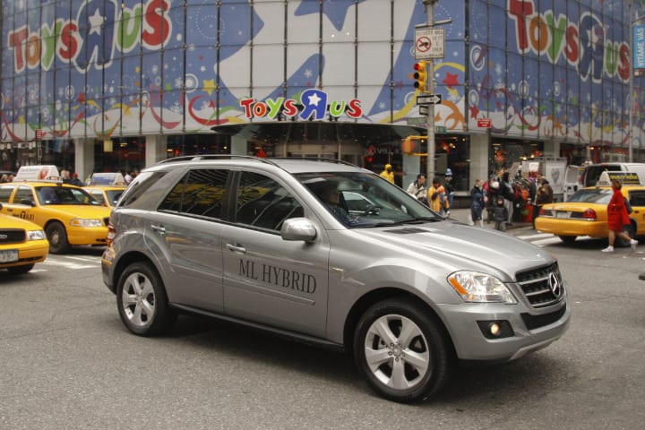 2011 Mercedes-Benz S400 HYBRID and ML450 HYBRID SUV Overview