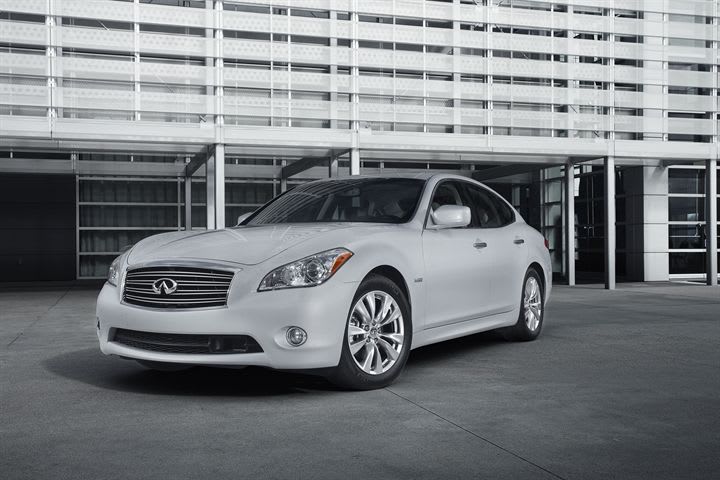 2012 Infiniti M Hybrid Features Audible Pedestrian Warning System