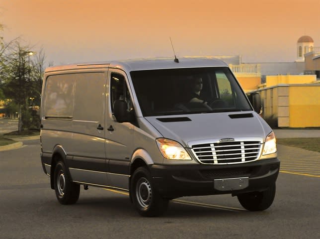 Mercedes Opens 100th Sprinter Van Dealership