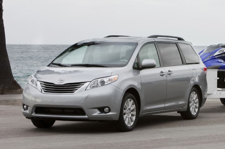 2011 Toyota Sienna Gets ‘Good’ Ratings in IIHS Safety Tests