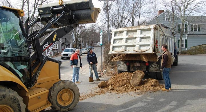 Safety System for Dump Truck & Trailer Tail Gates