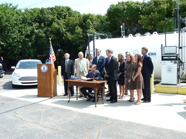 Virginia's Governor Signs State Fleet Alt-Fuel Bills and Executive Order