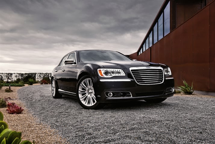 2011 Chrysler 300 Improves on Fuel Economy, Safety