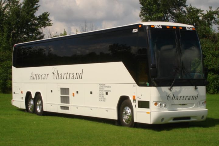 Chartrand Inc. adds six Prevost H3-45s