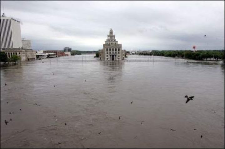 Cedar Rapids Fleet Tested by Flood of 2008
