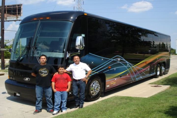 MCI delivers J4500 to Houston