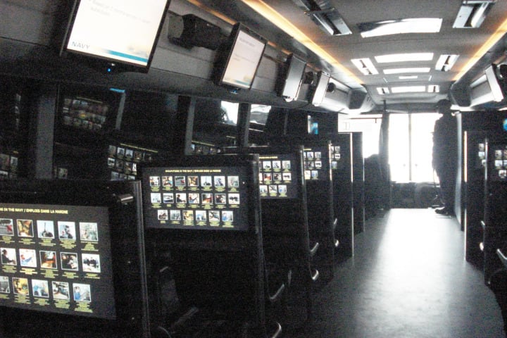 Daimler delivers 3 S 417s to Canadian Navy