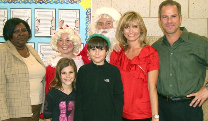 Donlen Shares Holiday Spirit of Giving with Chicago Elementary School
