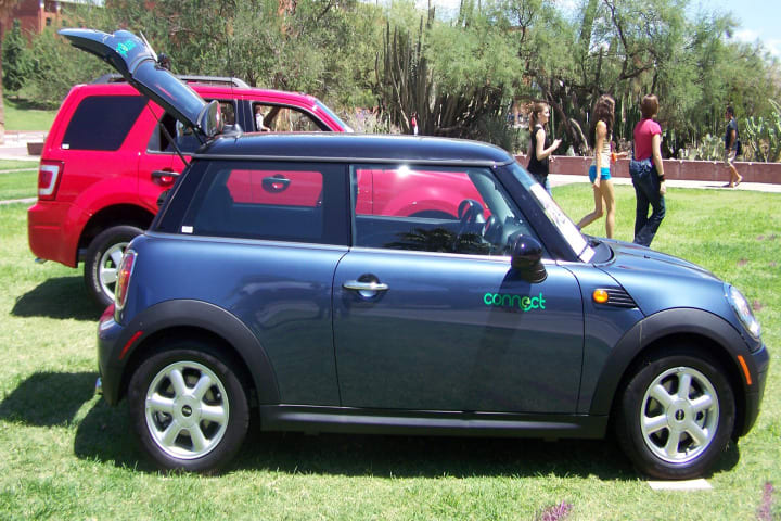 Hertz launches car program on Arizona campus