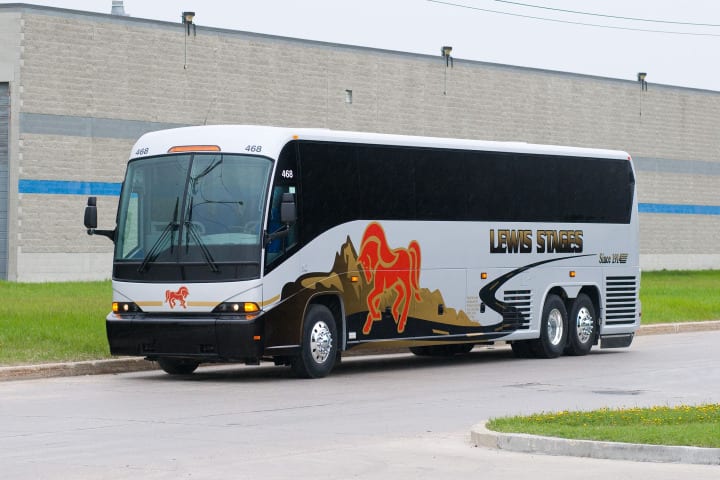 MCI delivers J4500s to Quebec, Utah