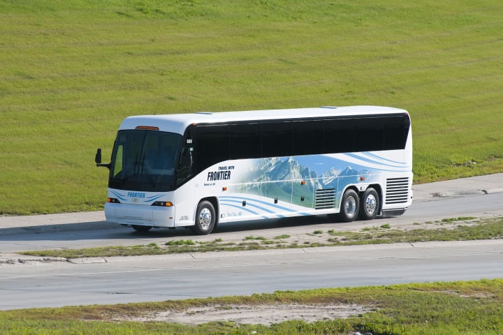 MCI delivers J4500 to Canada