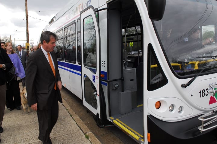 Nashville MTA articulated hybrid buses enter service