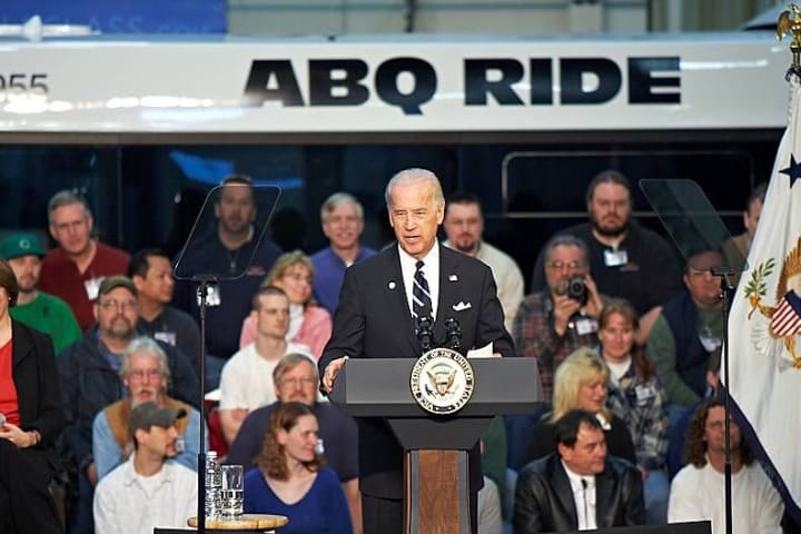 New Flyer hosts Vice President Joe Biden