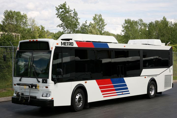 Daimler Buses introduces lithium-ion, showcases transit buses