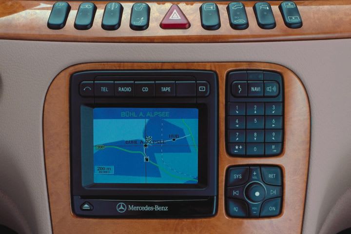 Mercedes-Benz Offers Splitview LCD on 2010 S-Class Models