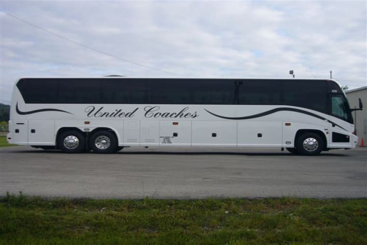 MCI delivers 5 J4500 coaches to Kentucky
