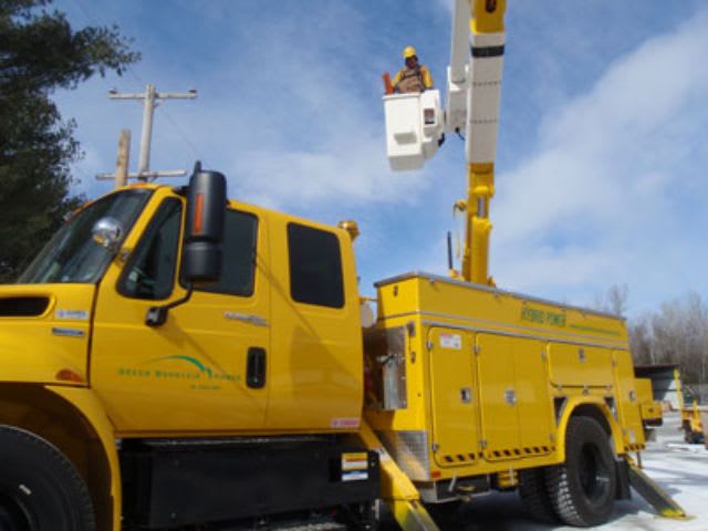 Green Mountain Power Adds First Hybrid Bucket Truck to Fleet