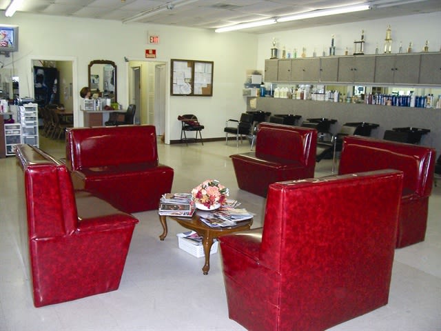 On the Road: R & E Cosmetology School, Baytown, Tex.