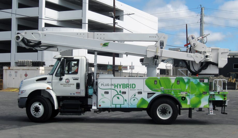 LA Utility Rolls Out Its First Plug-In Electric Bucket Truck