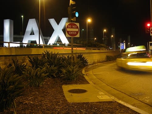 LAX greenlights plan allowing Uber, Lyft to pick up passengers