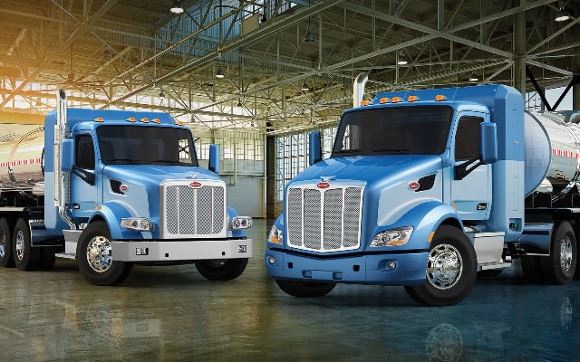 Peterbilt Adds LNG Versions of Model 579 and 567