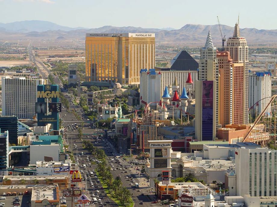 Las Vegas strip seen as prime location for light rail