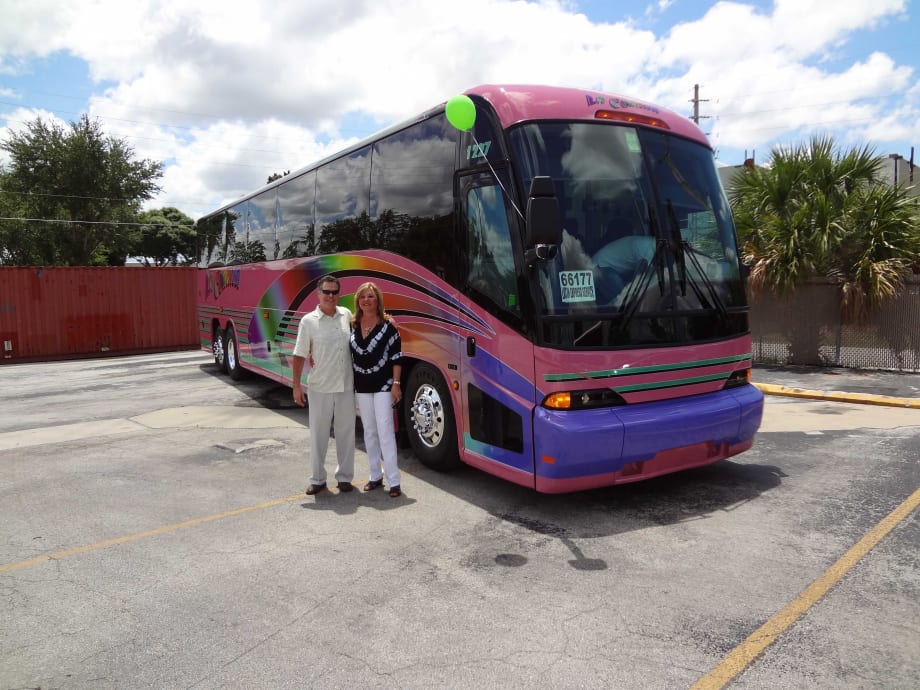 MCI delivers 3 J4500s to Miami