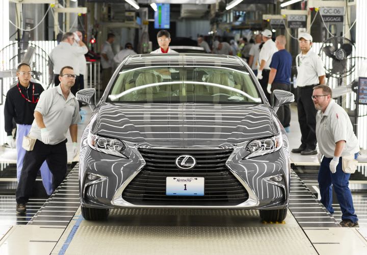 Toyota Builds First Lexus ES in Ky.