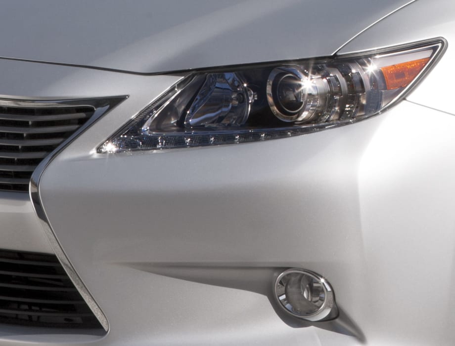 Toyota to Show All-New Lexus ES Sedan in New York