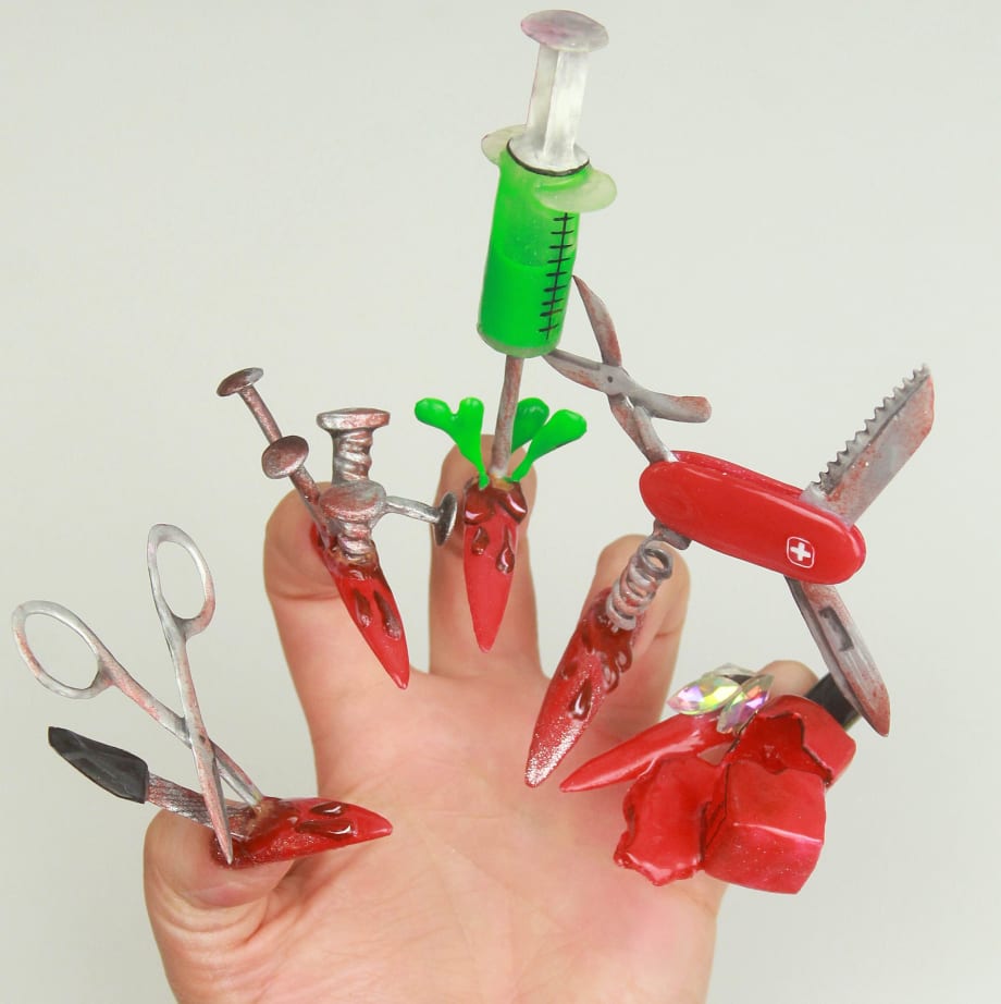 NTNA S. 4 Ch. 8 Bloody Nail Art (Liina)