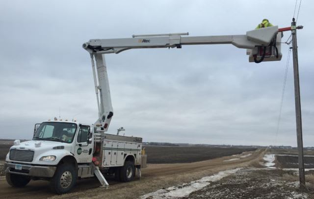 Lyon-Lincoln Electric Co-Op Relies on Freightliner