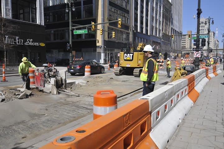Detroit's M-1 streetcar launch delayed until spring '17