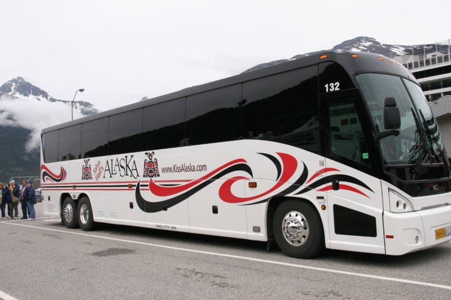 MCI delivers J4500s to Minn., Ky.