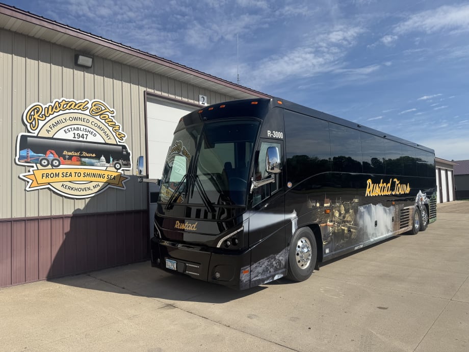 An MCI J4500 for Rustad Tours