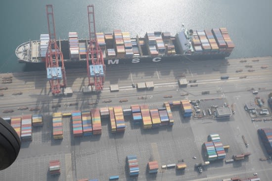 West Coast Ports Suspend Ship Loading and Unloading