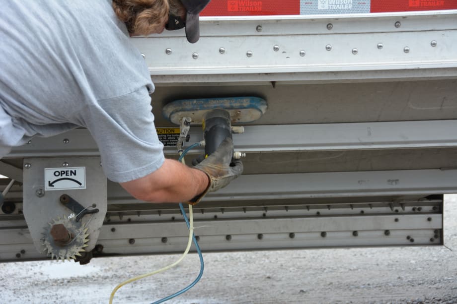 Portable Vac-Mounted Vibrator Works Where Grain Loads Jam