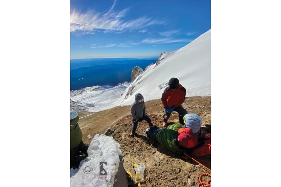 Oregon Deputies Help Rescue Injured Mountain Climber
