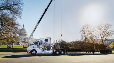 Mack Delivers Christmas to the U.S. Capitol
