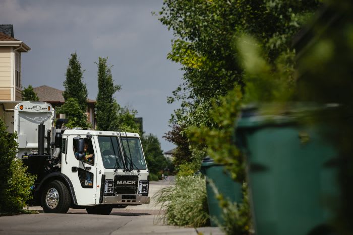 Mack Offers LR Model in 4x2 Configuration