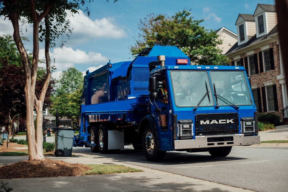 Mack's LR Refuse Truck Caters to Drivers